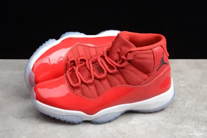 HYPE RetroGym 11 Air 378037-623 Red Jordan 0517